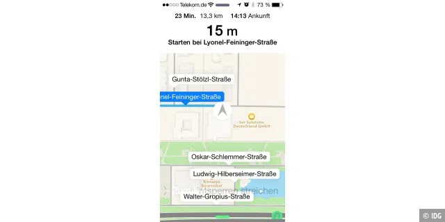 Apples Karten-App blendet sich bei laufender Navigation auch im Lock-Screen ein. Man muss das iPhone dann nicht erst entsprerren.