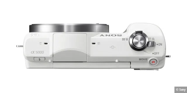 Die Sony Alpha 5000 wiegt 210 Gramm. Der Bildstabilisator befindet sich im Objektiv.