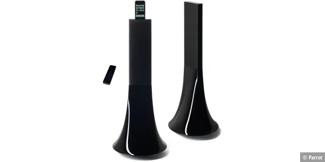 Per Bluetooth verbinden sich beide Lautsprecher in schwarzer Hochglanz-Optik, die Musik kommt vom iPod.