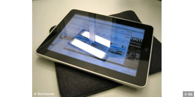 Verspiegelt: Bei Sonnenschein oder in Räumen mit heller Beleuchtung spiegelt der Bildschirm des iPad stark.