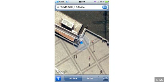 Die Karten-App zeigt auf Wunsch Satellitenbilder und richtet per Kompass die Karte in Blickrichtung aus.