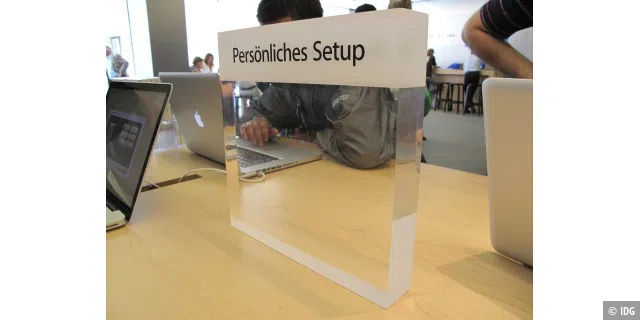 Persönliches Setup: hier kann man sein neues Apple Produkt direkt nach dem Kauf einrichten und konfigurieren. Ein Store-Mitarbeiter steht hilfsbereit zur Seite.