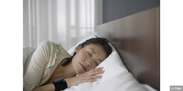 Fitbit Ultra am Handgelenk zur Schlafkontrolle