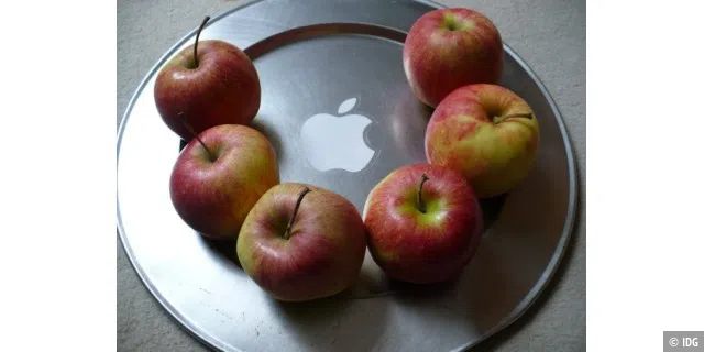 Äpfel auf Tablett mit Apple-Logo
