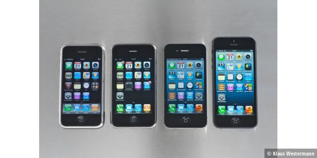 Familienbild mit iPhone 5: Apple hat das Design des iPhone seit dem Urmodell von 2007 (ganz links) nur sehr vorsichtig ­verändert. Zurecht, denn das Grundkonzept funktioniert auch nach fünf Jahren immer noch perfekt.