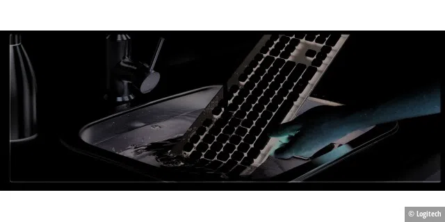 Die Logitech-Tastatur K310 kann im Spülbecken gereinigt werden.