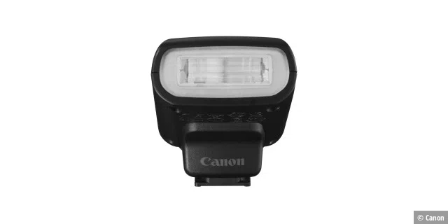 Die Canon EOS M bietet keinen eingebauten Blitz, dafür liefert Canon den Aufsteckblitz Speedlite 90EX mit.