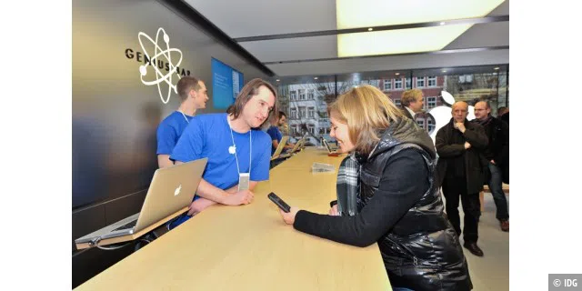 Im Apple Store bekommt man an Apples Genius Bar meist sofort einen Ersatz für ein defektes iPhone.