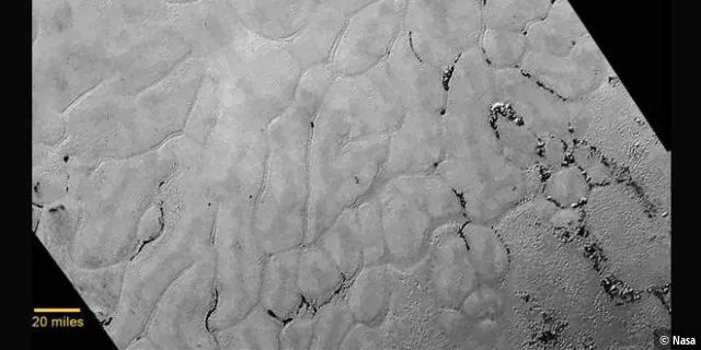 Gefrorene Eisflächen im Herzen von Pluto: Die Sputnik-Region.