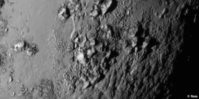 Ein früheres Foto von der Pluto-Oberfläche, das New Horizons geschossen hat.
