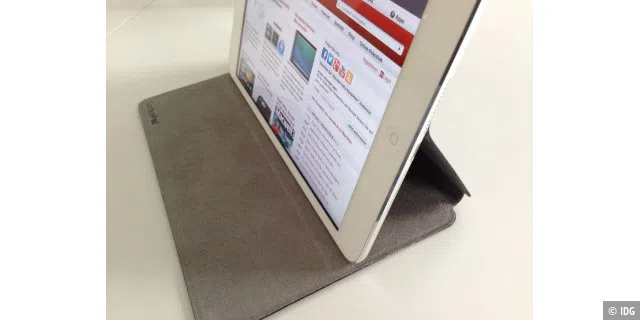 Dank mehrerer Magnete lässt sich das iPad im Surfacepad
