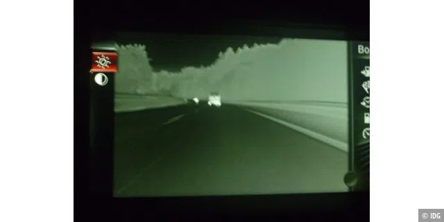 NIght Vision zeigt hier die Autobahn bei Nacht