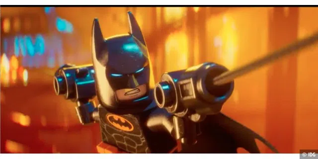 Der Lego-Batman wird im Film von Siri unterstützt.