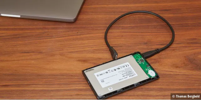 Das sehr kompakte LMP Data Mobile verschwendet keinen Platz, unserer SSD passt es wie angegossen.