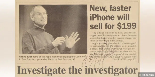 Der Zeitungsausschnitt wurde 2008 von Steve Jobs und dem Senior Vice President der iPod Division, Tony Fadell, signiert.