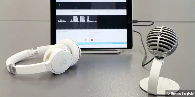 In Verbindung mit dem iPad und einem Kopfhörer ergibt das MV5 ein perfekt Podcast-Studio.