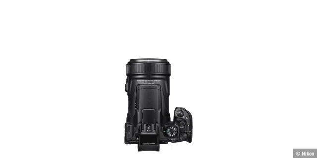 Nikon Coolpix P1000 im Weitwinkel-Modus mit eingefahrenen Objektiv