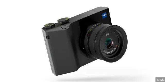 Mit einem Festbrennweiten-Objektiv von 35 Millimeter Brennweite ist die Vollformat-Kompaktkamera Zeiss ZX1 ausgestattet