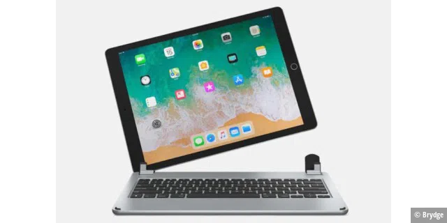 Die iPad-Tastatur von Brydge wird mit Clips am iPad befestigt, was einen größeren Rahmen erforderte.