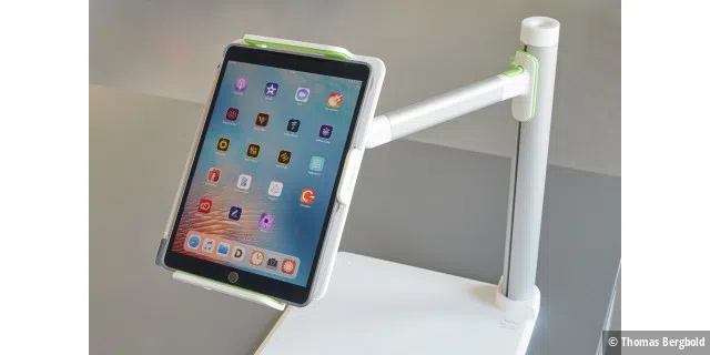 Der Tablet Stage von Belkin ist ein großer höhenverstellbarer Ständer für die Tischmontage. In Verbindung mit einem iPad ersetzt er eine Dokumentenkamera.