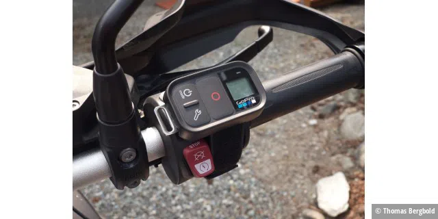 Die Bluetooth-Fernbedienung war auf dem Motorrad ein sehr wichtiges Zubehör.