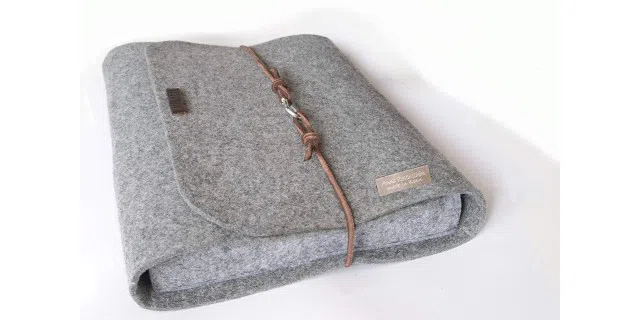 Handgefertigte Macbook-Tasche von Anna Rosenschön