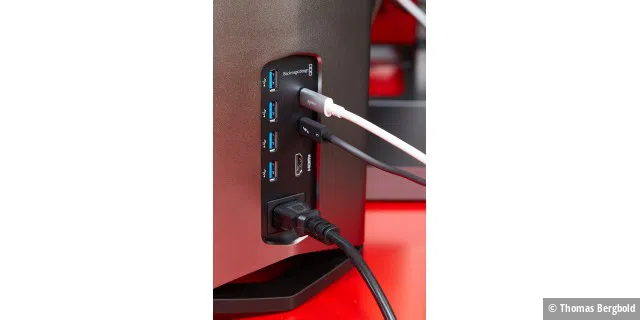 Sehr praktisch ist der integrierte USB-Hub bei der Blackmagic eGPU. Für Monitore steht neben einem Thunderbolt 3, ein HDMI Anschluss zur Verfügung.