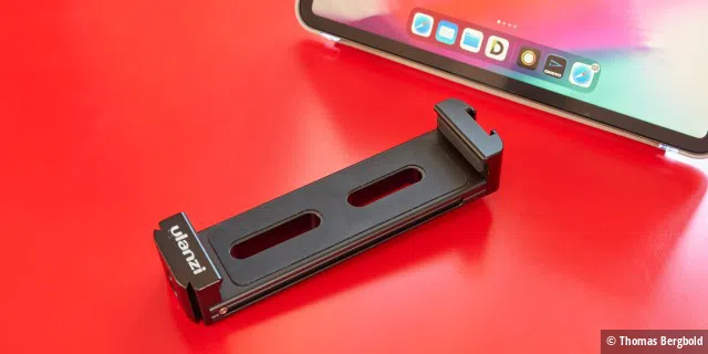 Der U-Pad Pro Tablet Tripod Mount ist ein stabiler Halter für das iPad und überzeugt mit praktischen Features wie Gummischutz und einer leichten Verstellung.
