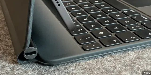Das Magic Keyboard bietet einen zweiten USB-C Anschluss.