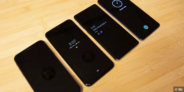Das iPhone 11 (links) ist ein dunkler Fleck in einer Menge von ständig eingeschalteten Displays.
