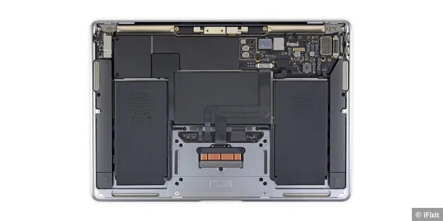 Wie beim Teardown von iFixit gut zu sehen ist, gibt es im M1-MacBook Air keinen Lüfter.