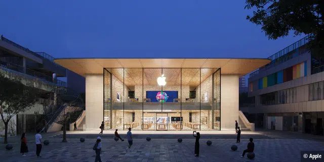 Juli: Normal sind Apple Stores und die Plätze davor nicht so leer