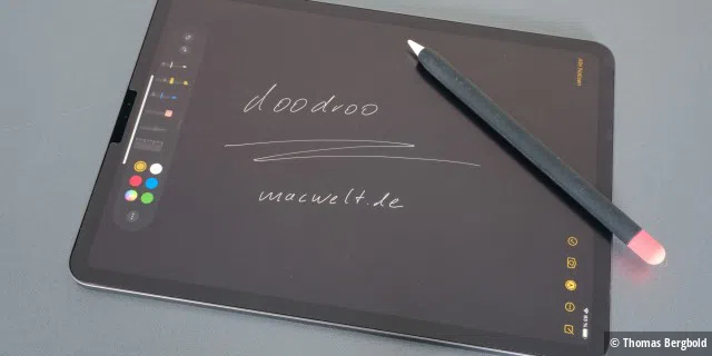Die Doodroo Folie ist keine einfache Schutzfolie, obwohl sie das Display natürlich auch schützt, sondern sie simuliert wie derzeit keine zweite Folie das Schreiben auf Papier.