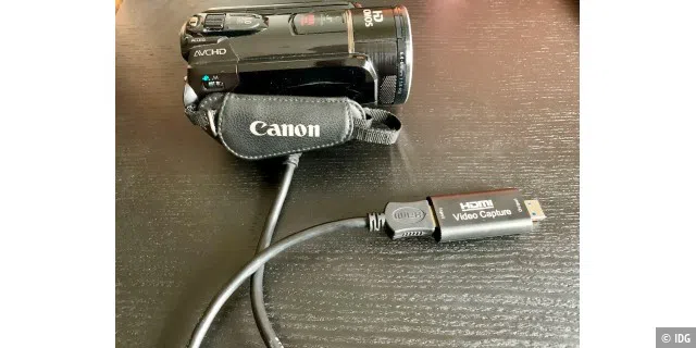 Ein Camcorder kann über den USB-Adapter per HDMI-Kabel angeschlossen werden.