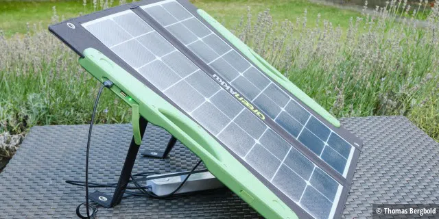 Die recht große Solartasche 60Wp Sunpower überzeugt durch eine zuverlässige Ladeleistung und eine praktische Standfunktion.
