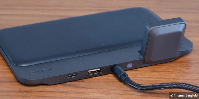 Weitere Anschlüsse für USB-A und USB-C finden sich auf der Rückseite.