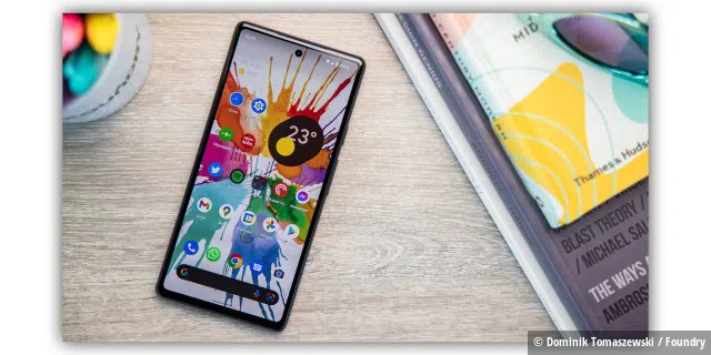 Das Pixel 6a sieht aus wie ein modernes Smartphone.